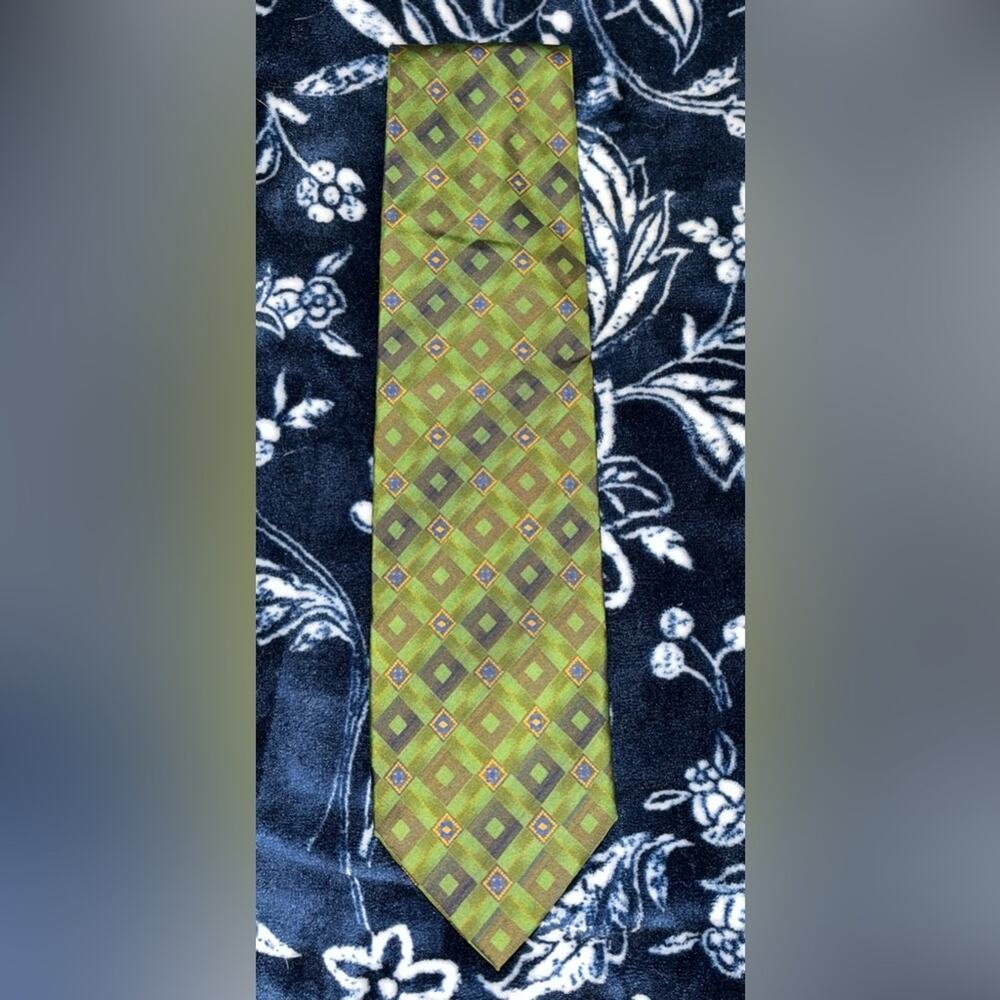 Umbria by Tie Rack Made in Italy 100% Silk Necktie